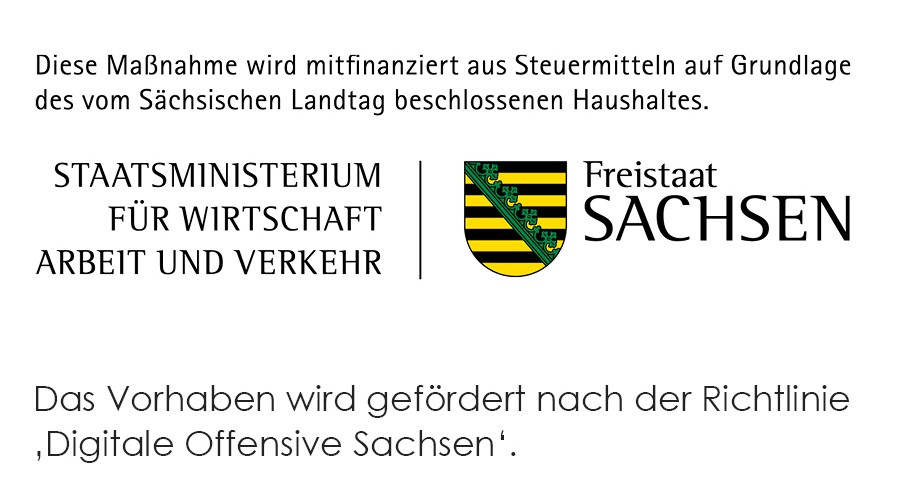 Wappen des Freistaats Sachsen mit Text: "Diese Maßnahem wird mitfinanziert mit Steuermitteln auf Grundlage des von den Abgeordneten des Sächsischen Landtags beschlossenen Haushaltes. Das Vorhaben wird gefördert nach der Richtlinie Digitale Offensive Sachsen."